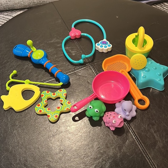 Bundle: Alex Fishing In The Tub Toy, Summer Sand Fun Toys and More - Picture 5 of 12